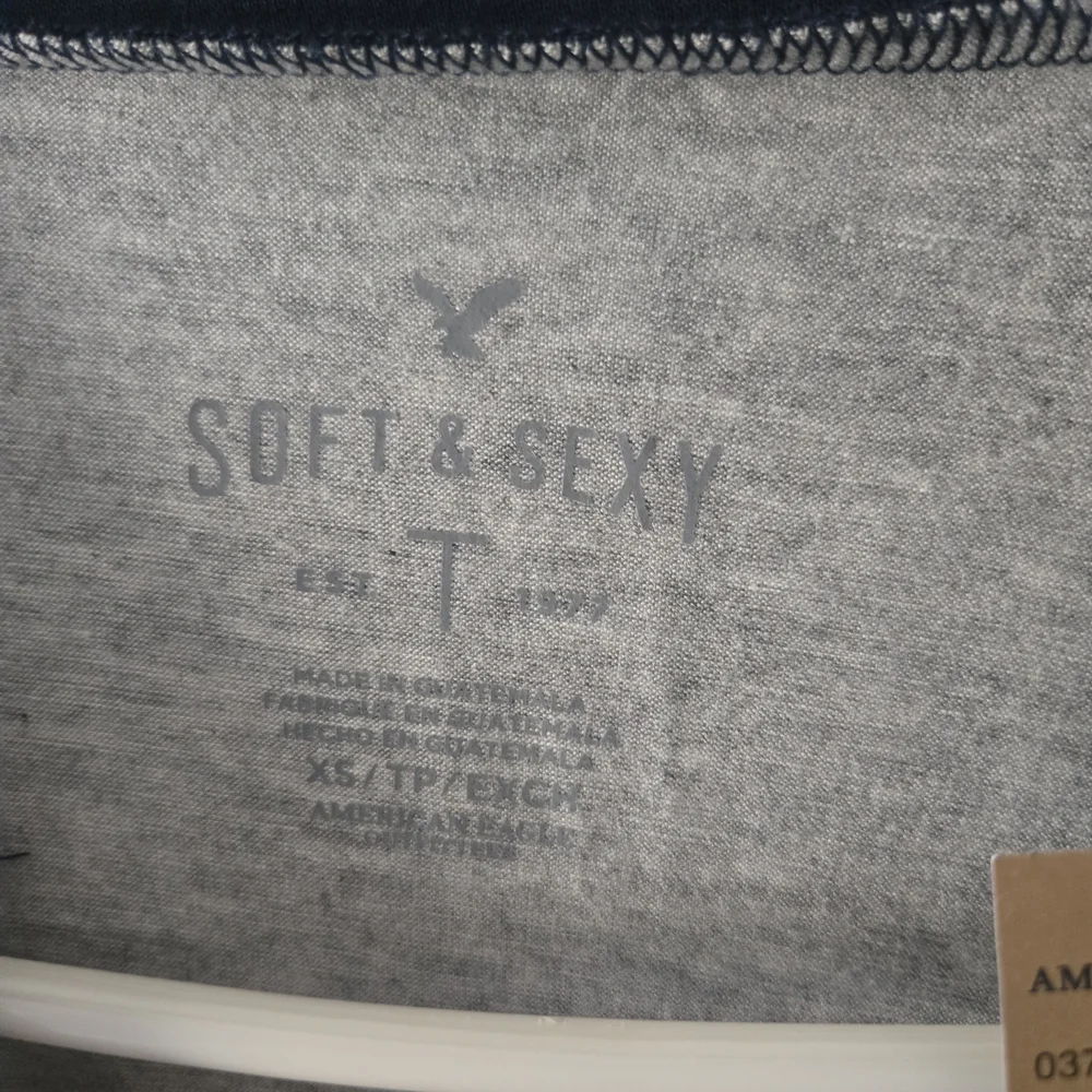 American Eagle Outfitters Grey Tee with Pink Sleeves and Navy Trim - Picture 3 of 5